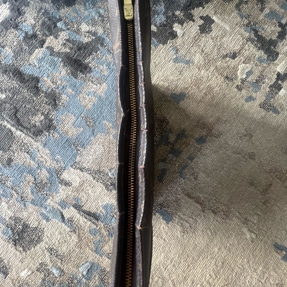 Louis. Vuitton Pouchette Toilette 26 - Picture 7 of 11